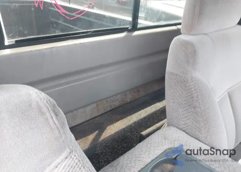 1998 Chevrolet C1500 Sportside z USA, uszkodzony, nr VIN 1GCEC14R0WZ184775